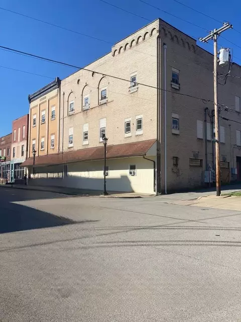 131 Wood St #301, California, PA 15419