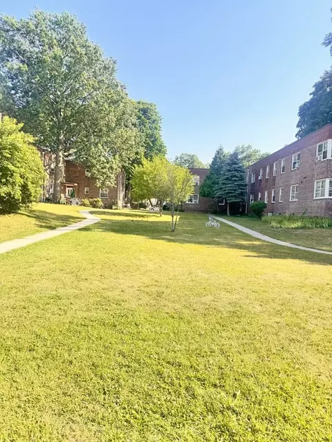 77-17 138th St #1, Kew Gardens Hills, NY 11367