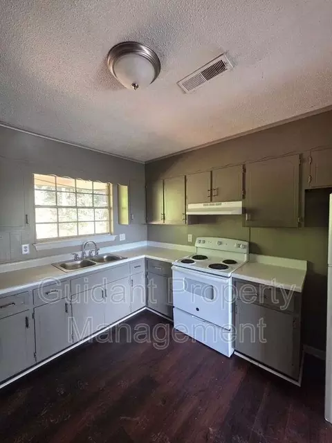 76 Dolphin Ln #4A, Ringgold, GA 30736