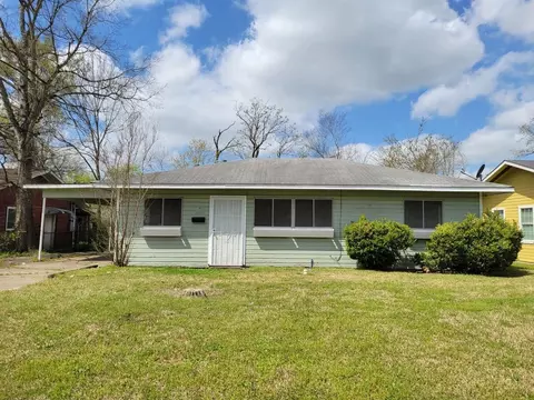 8408 David Dr, Shreveport, LA 71106