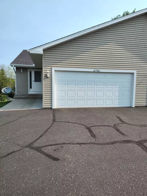 6350 10th St N, Oakdale, MN 55128
