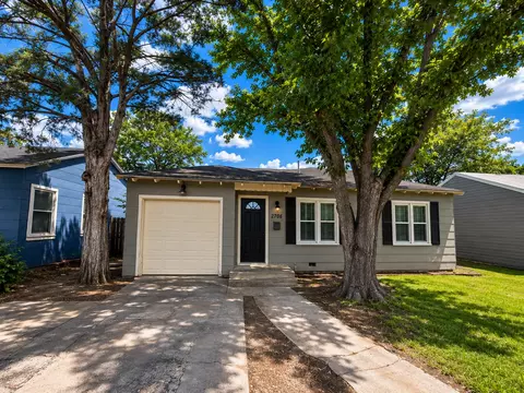 2706 37th St, Lubbock, TX 79413