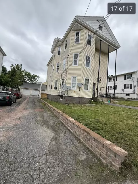 11 Bourne St, Worcester, MA 01606