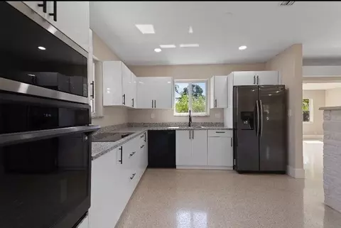 570 SE 2nd Ave, Pompano Beach, FL 33060