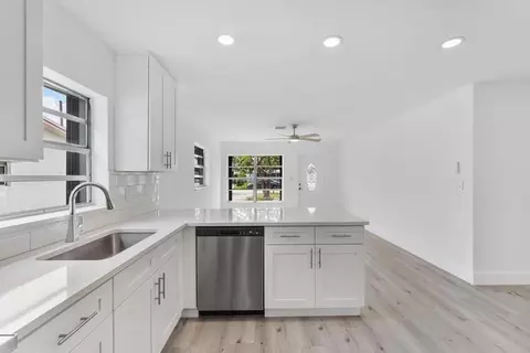 488 NW 2nd Ter, Deerfield Beach, FL 33441