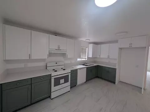 9532 12 Cedar St, Bellflower, CA 90706