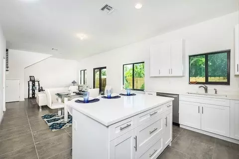 1036 NE 33rd St, Oakland Park, FL 33334