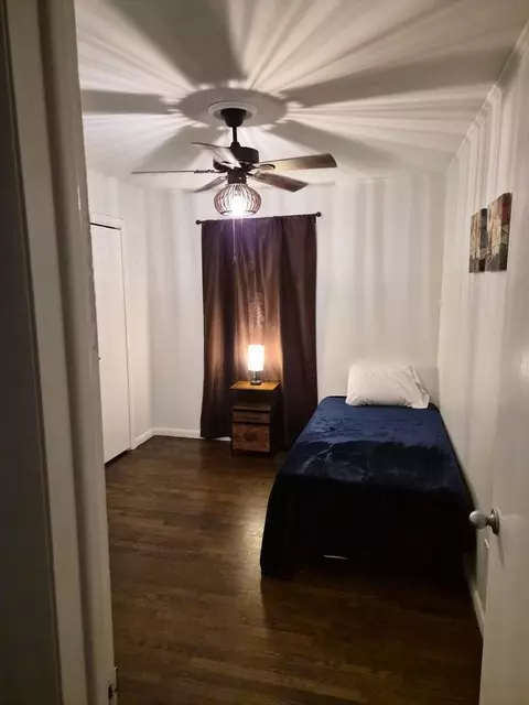 8844 Summit St #3, Kansas City, MO 64114