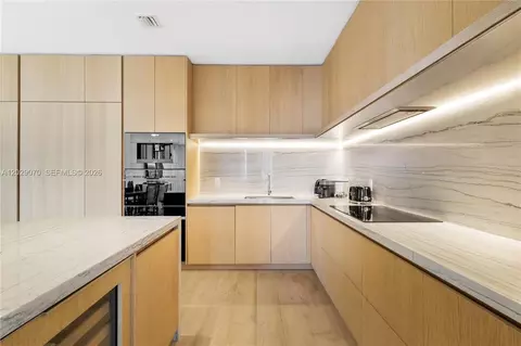 8701 Collins Ave, Miami Beach, FL 33154 photo 16