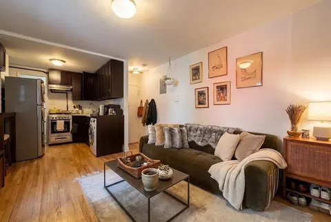 118 E 4th St #11, New York, NY 10003