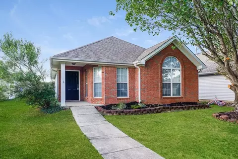 1061 Village Trl, Calera, AL 35040