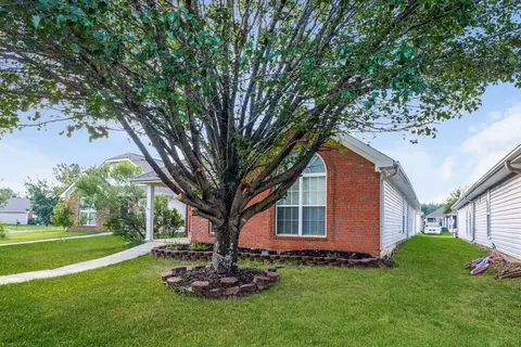 1061 Village Trl, Calera, AL 35040