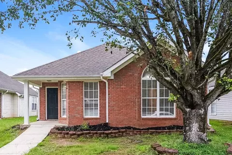 1061 Village Trl, Calera, AL 35040