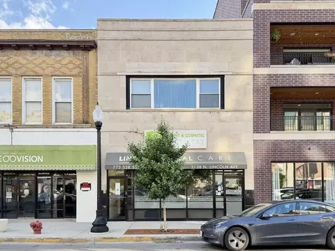 3138 N Lincoln Ave #1R, Chicago, IL 60657