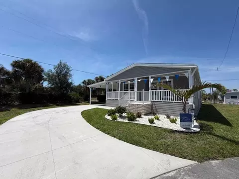 79 5th St W, Nokomis, FL 34275