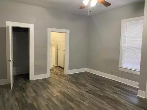 527 Cedar St #2, San Antonio, TX 78210