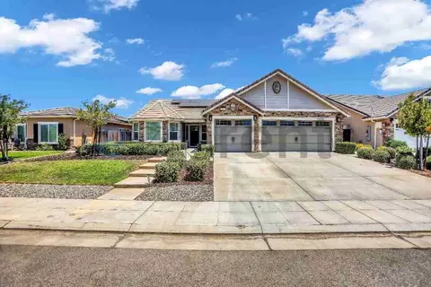 433 S Crescent Ln, Madera, CA 93636