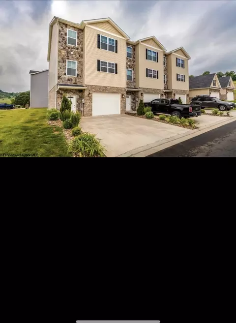 201 Red Oak Ln #201, Westover, WV 26501