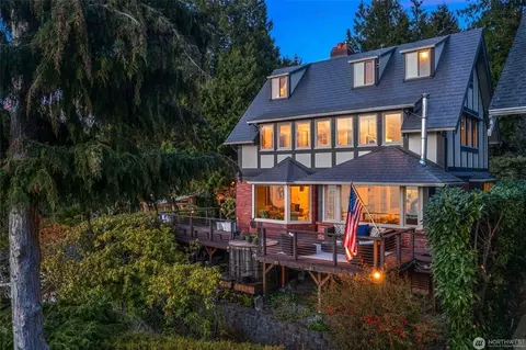 6975 47th Ave SW, Seattle, WA 98136