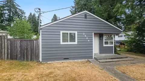 2524 NE 130th St, Seattle, WA 98125
