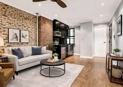 438 W 52nd St #9, New York, NY 10019