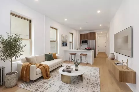 246 E 53rd St #3A, New York, NY 10022