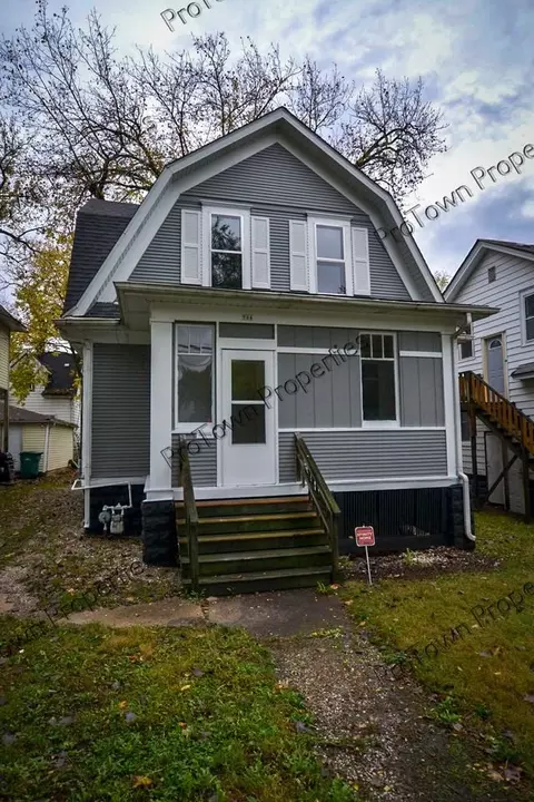 724 E Washington St, Joliet, IL 60433