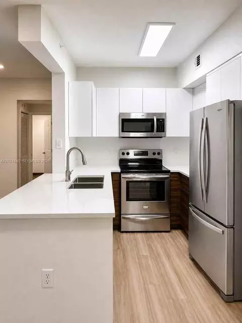 2582 Centergate Dr, Miramar, FL 33025