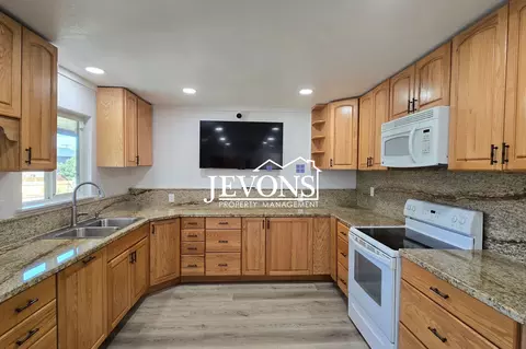 503 N 12th St, Selah, WA 98942