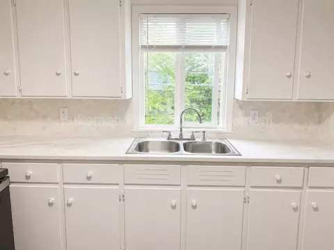 1104 Washington Ave #2, Kalamazoo, MI 49001