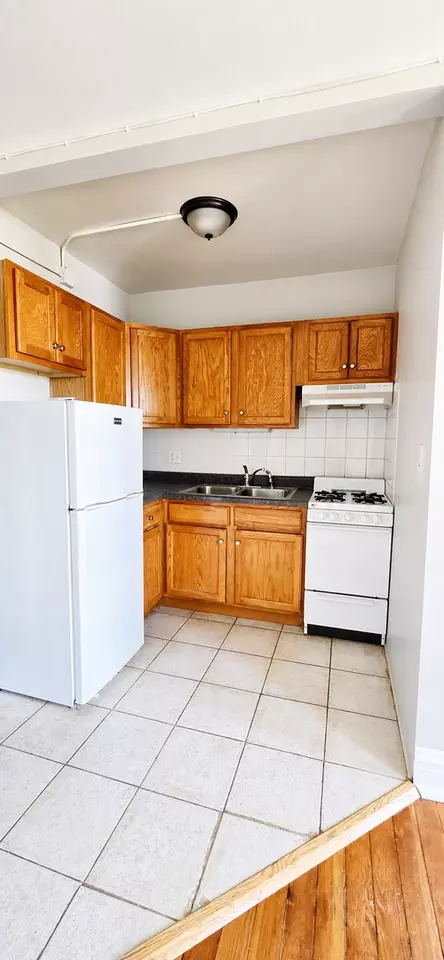 4764 N Virginia Ave #208, Chicago, IL 60625