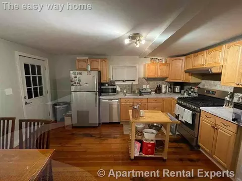 118 Otis St #1, Cambridge, MA 02141
