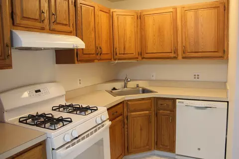 216 Locust St SE #129, Vienna, VA 22180