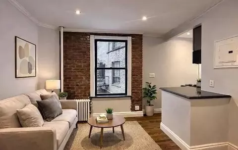 345 W 53rd St #2, New York, NY 10019