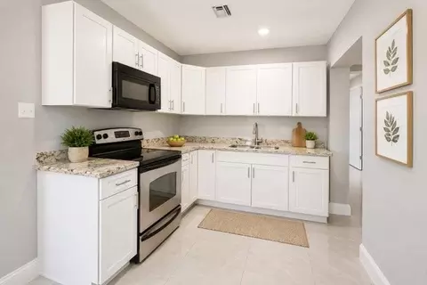 5605 Pinewood Ave, West Palm Beach, FL 33407