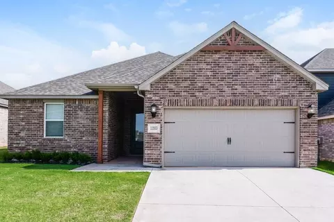 11933 SW 30th St, Yukon, OK 73099
