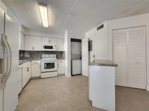 6065 NW 186th St, Country Club, FL 33015