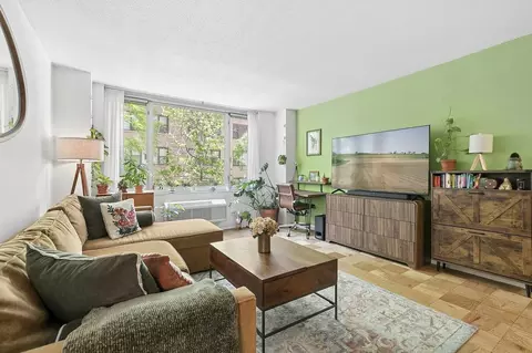130 W 67th St #4H, New York, NY 10023