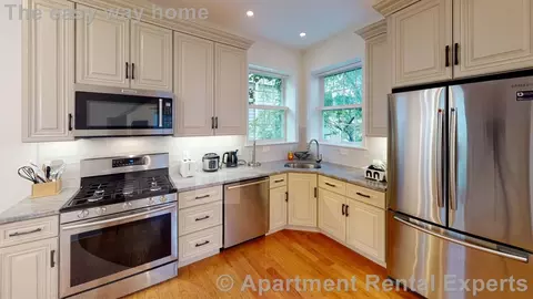 9 Ashton Pl # A, Cambridge, MA 02138