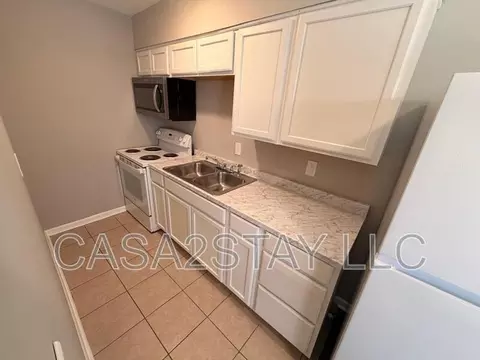 5105 Malibu Ct #7, Louisville, KY 40216