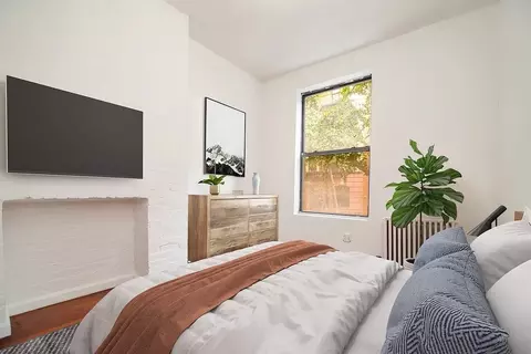 249 E 10th St #1, New York, NY 10009