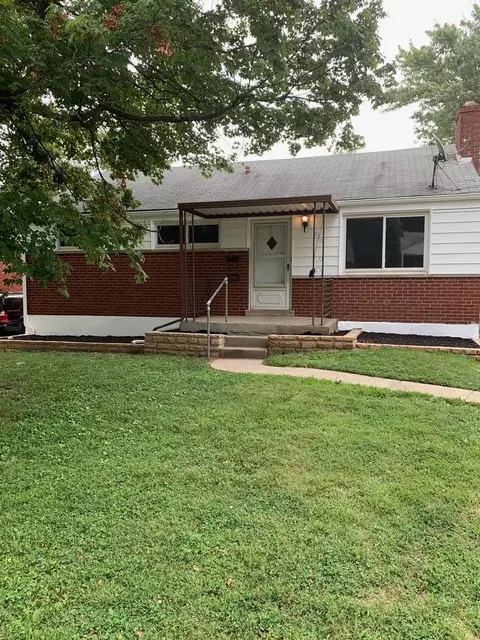 2180 Townhill Dr, Covedale, OH 45238