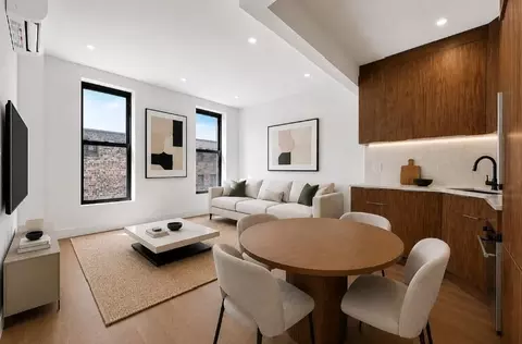 207 8th Ave #4R, New York, NY 10011