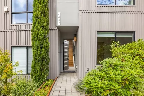 7439 Latona Ave NE, Seattle, WA 98115