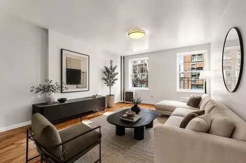 222 W 10th St #4B, New York, NY 10014