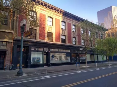 318 NW Broadway, Portland, OR 97209