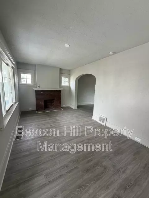 12609 Dove Ave, Cleveland, OH 44105