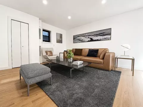 406 W 39th St #5R, New York, NY 10018