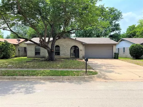 2310 Dartmouth Dr, Arlington, TX 76015