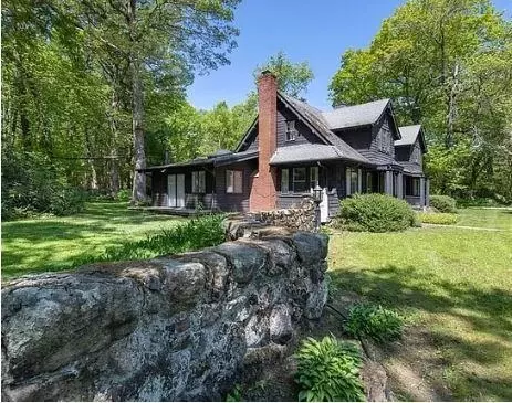 81 Woodchester Dr #83, Weston, MA 02493